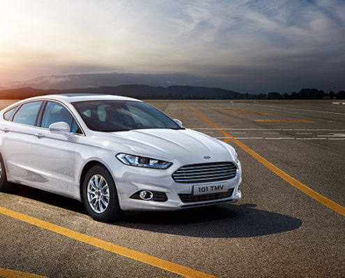 Mondeo Titanium Business Hybrid Platinum White